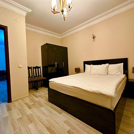 Hotel Tsereteli Batoemi Buitenkant foto