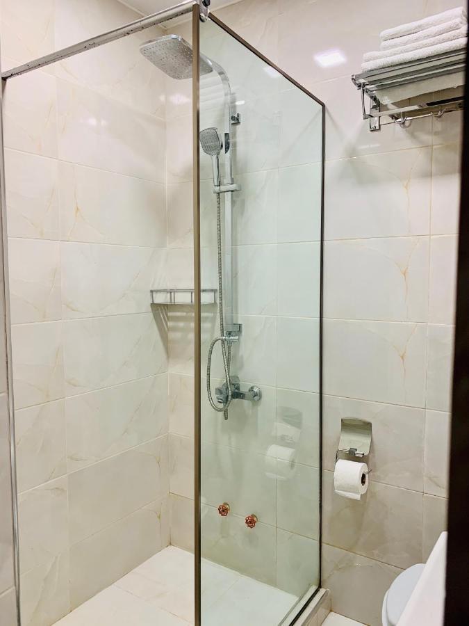 Hotel Tsereteli Batoemi Buitenkant foto