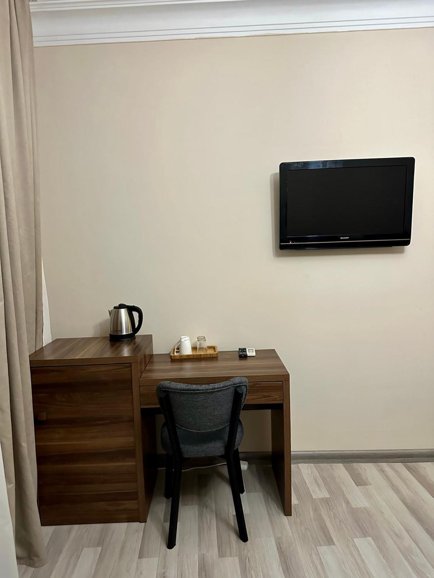Hotel Tsereteli Batoemi Buitenkant foto