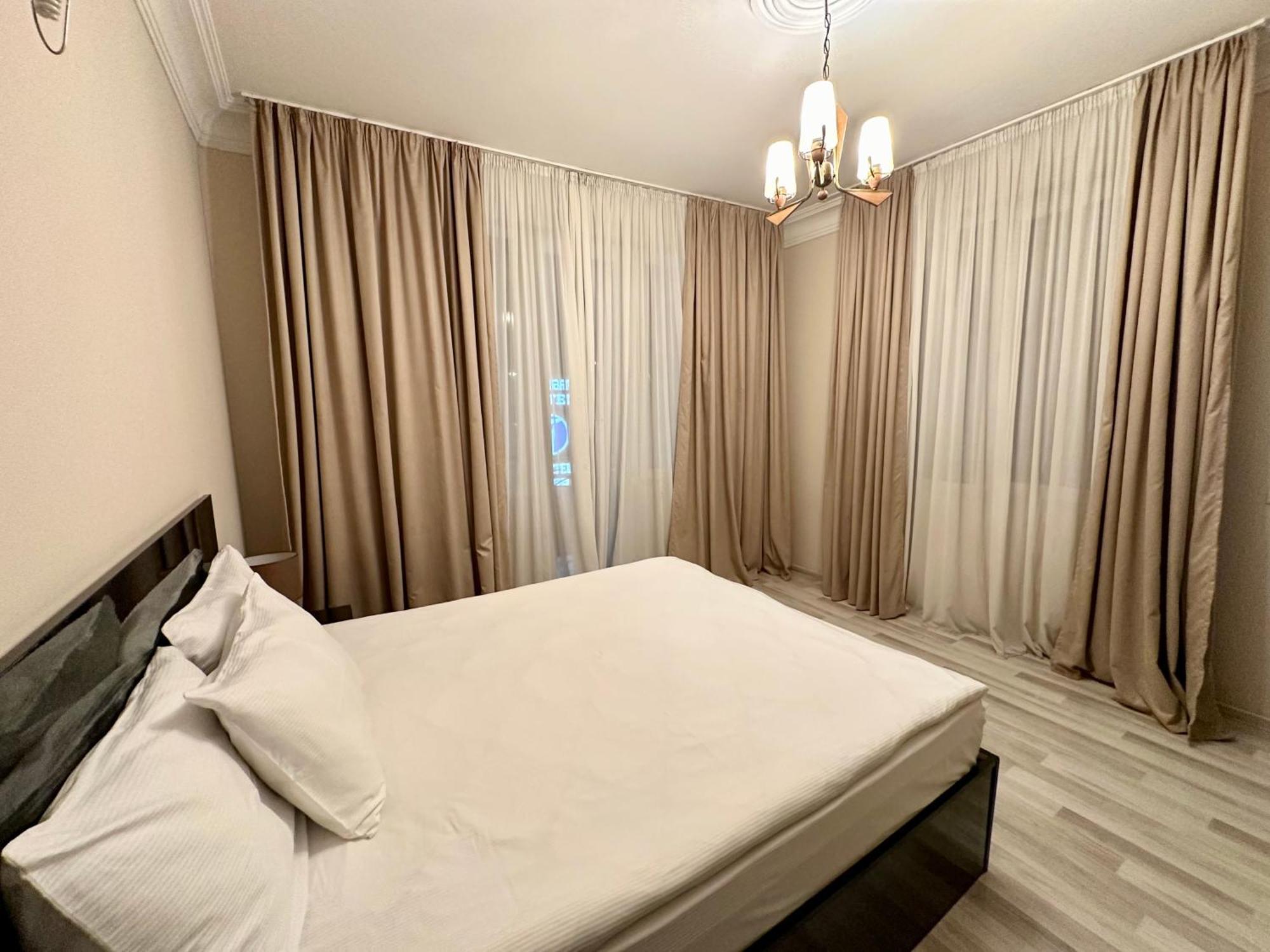 Hotel Tsereteli Batoemi Buitenkant foto