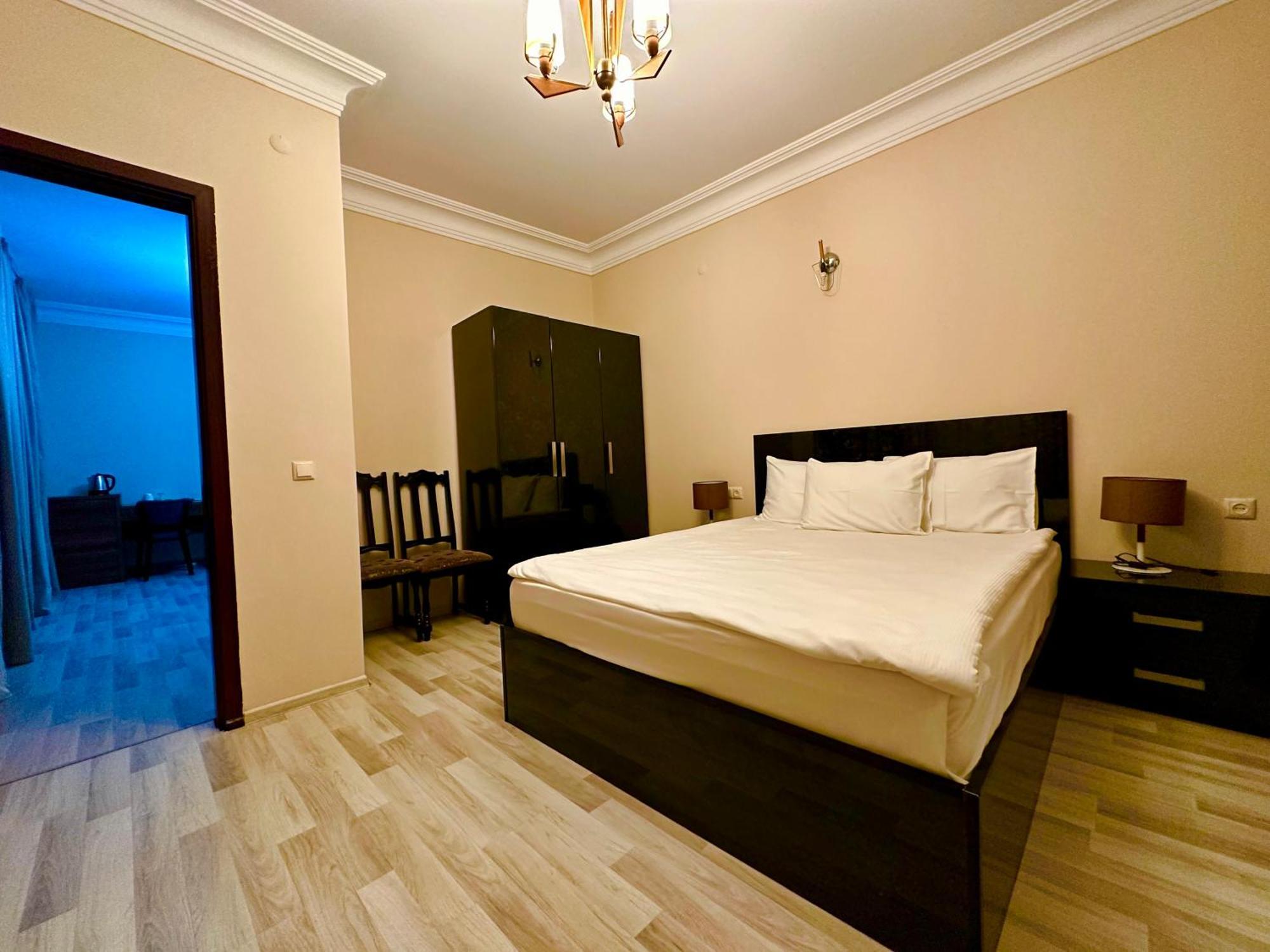 Hotel Tsereteli Batoemi Buitenkant foto
