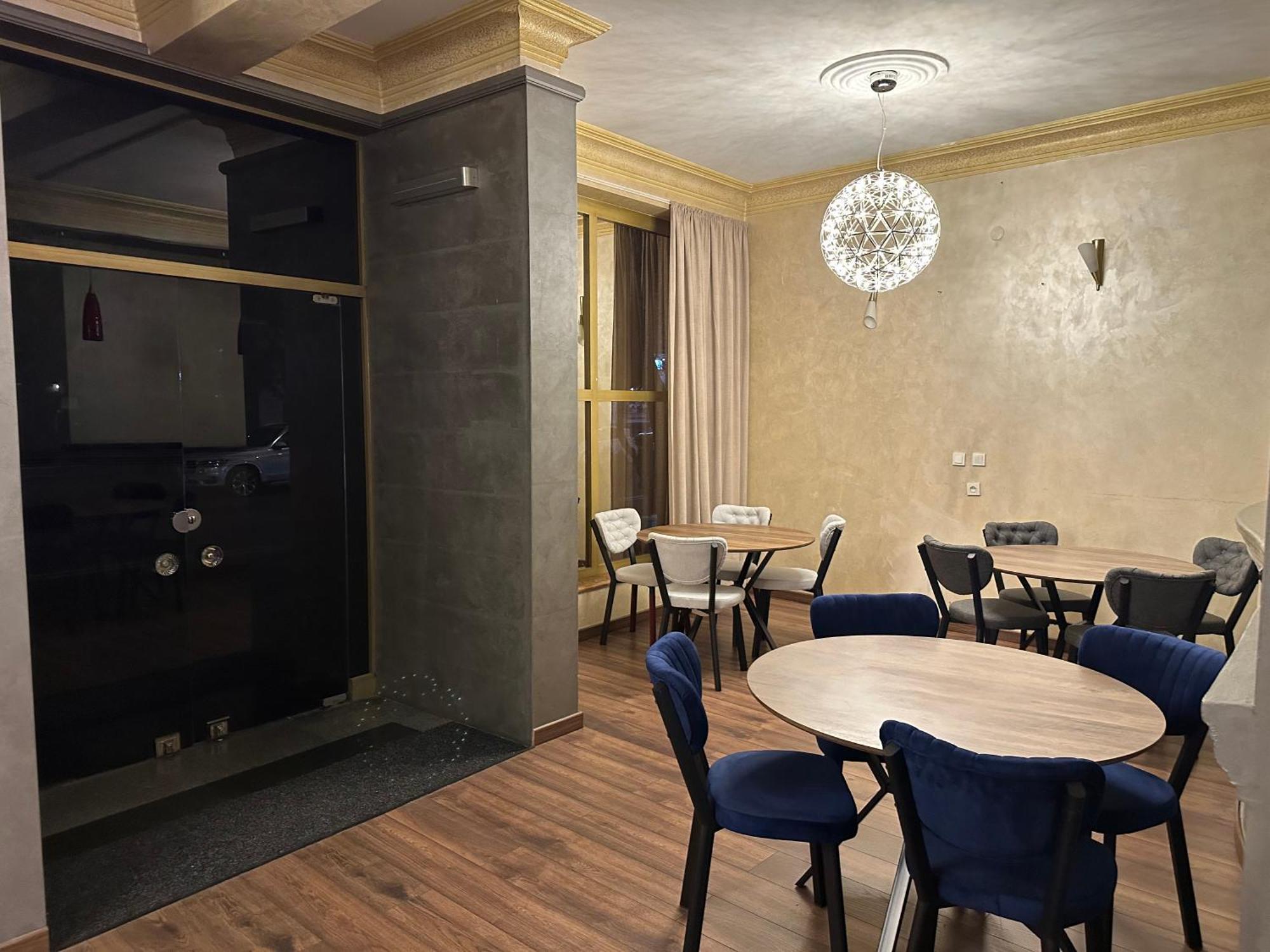 Hotel Tsereteli Batoemi Buitenkant foto