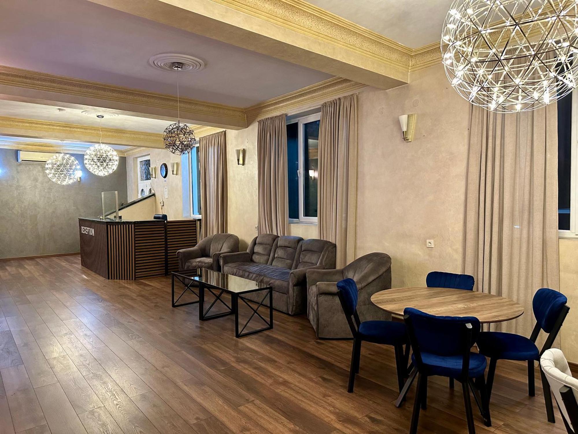 Hotel Tsereteli Batoemi Buitenkant foto