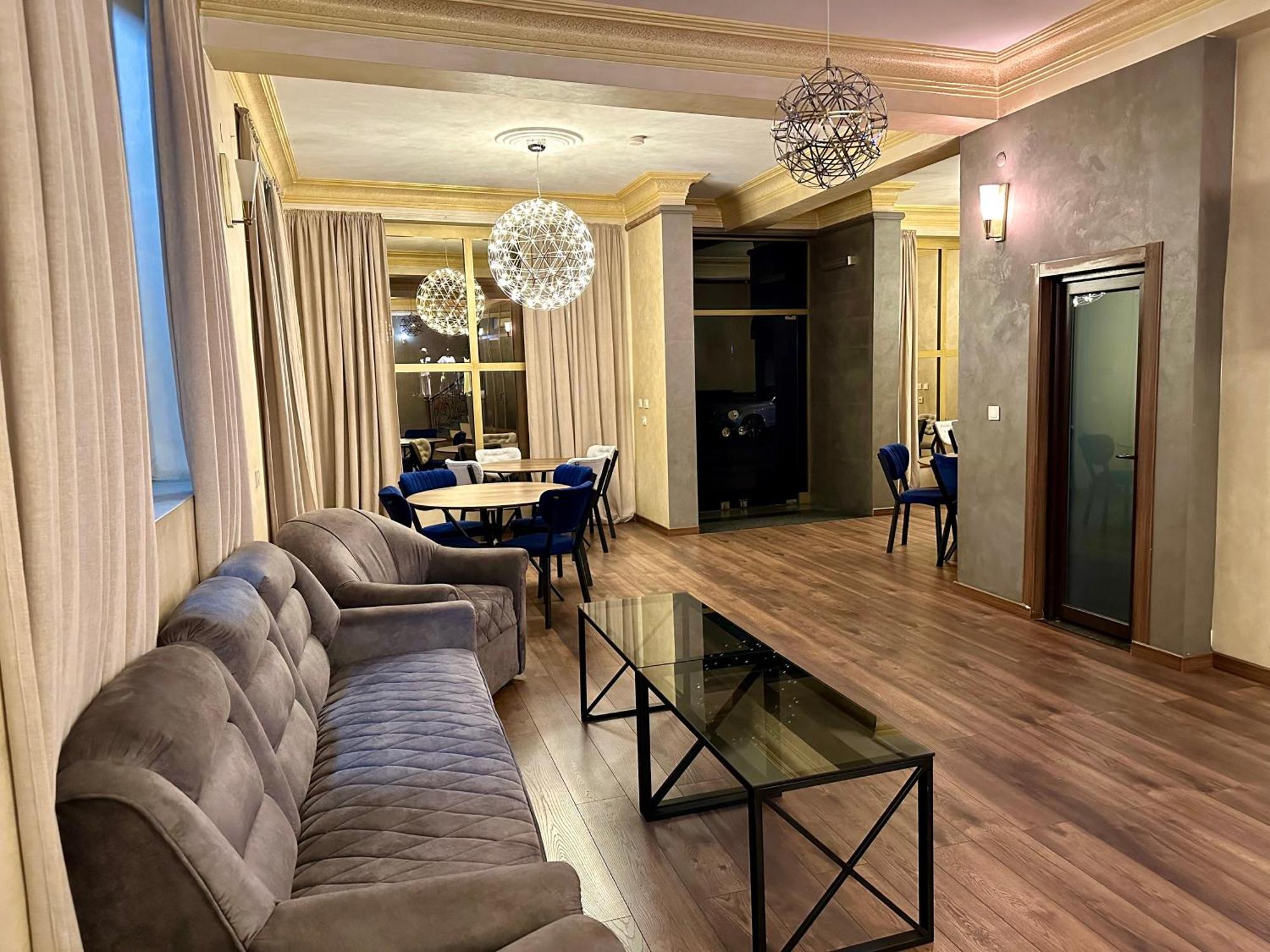 Hotel Tsereteli Batoemi Buitenkant foto