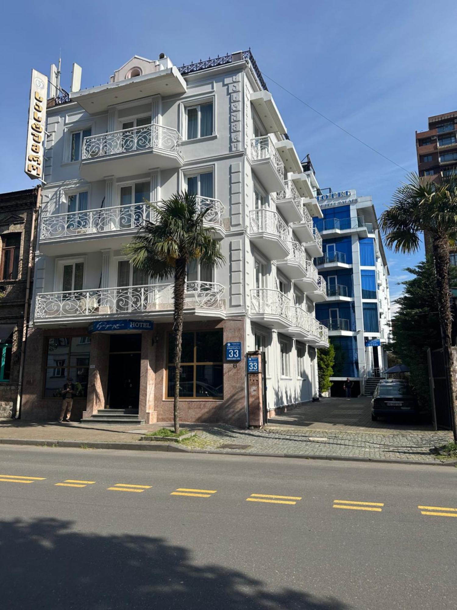 Hotel Tsereteli Batoemi Buitenkant foto